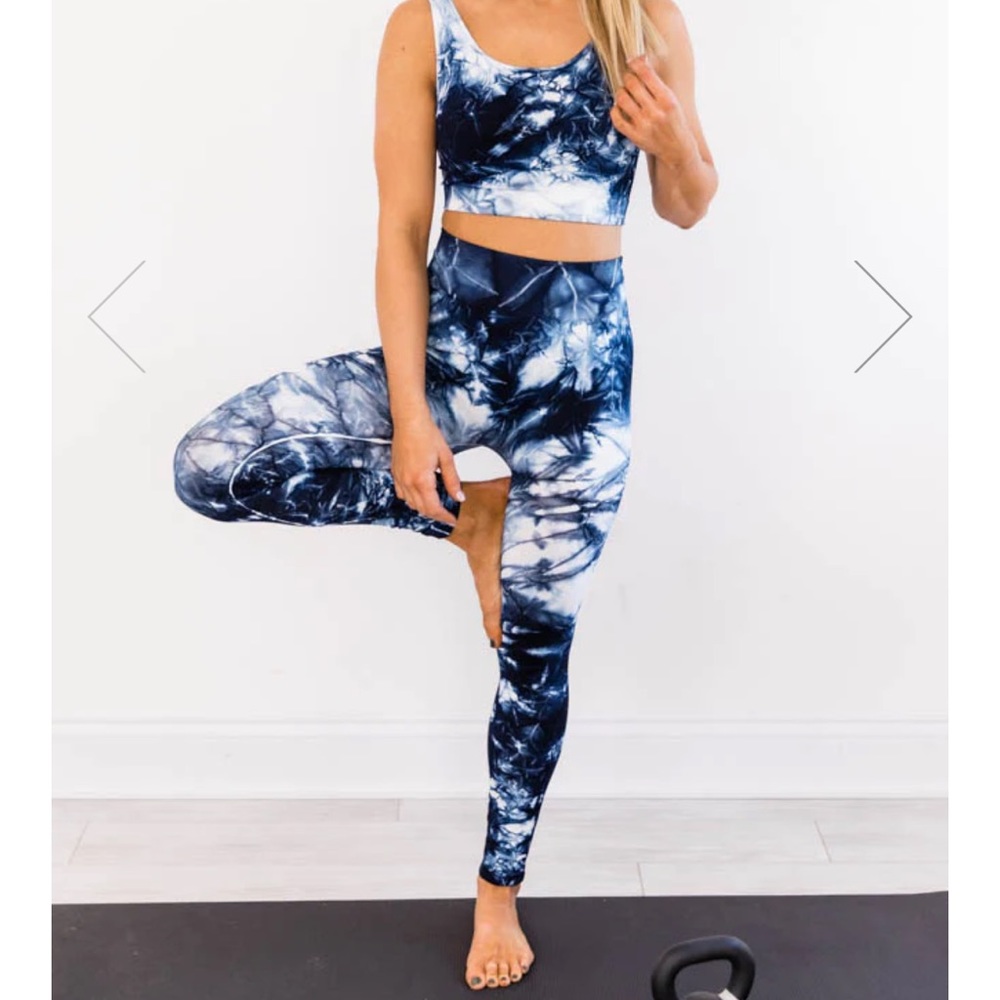 Pink Lily Boutique Leggings & Sports Bra Set OS